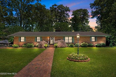 /international/us/1905-saint-george-place-kinston-nc-110100342326/