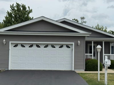 /international/us/1405-equestrian-drive-grayslake-il-110108769219/