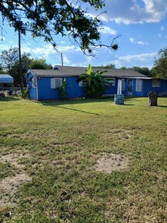 /international/us/804-n-morris-beeville-tx-110094762565/