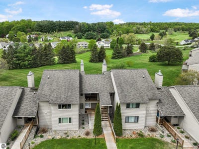 /international/us/2683-green-meadows-drive-traverse-city-mi-110099796559/