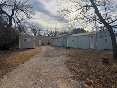 /international/us/109-s-15th-street-junction-tx-110105333702/
