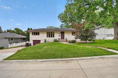 /international/us/1720-belle-avenue-cedar-falls-ia-110108547889/