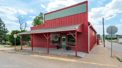 /international/us/102-s-central-avenue-lacona-ia-110099604808/