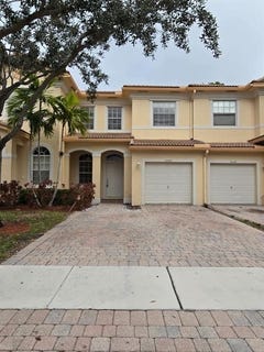 /international/us/8433-sw-25th-court-miramar-fl-110106581967/