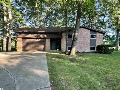/international/us/173-s-spring-street-midland-mi-110100634117/