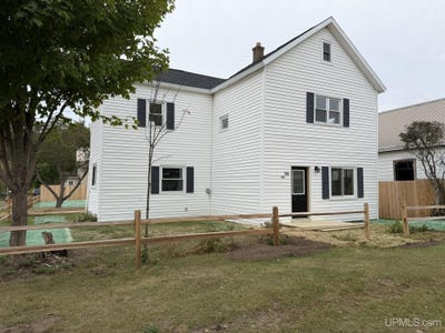 /international/us/185-4th-street-republic-mi-110120020740/