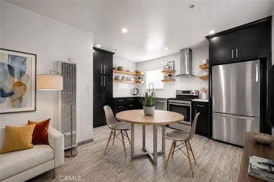 /international/us/554-w-93rd-los-angeles-ca-110108442951/