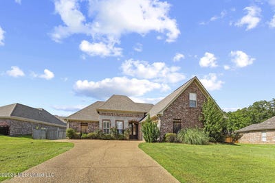 /international/us/102-oak-meadow-court-clinton-ms-110108580478/