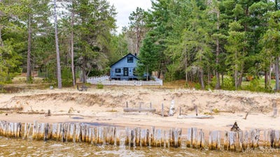 /international/us/21705-pine-beach-drive-skanee-mi-110107751094/
