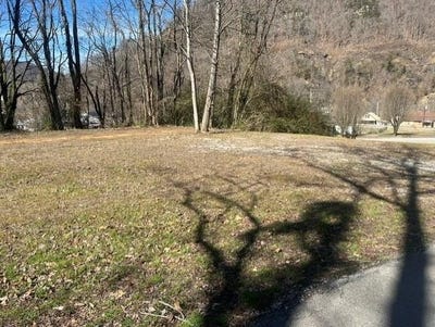 /international/us/120-6th-street-elkhorn-city-ky-110107480474/