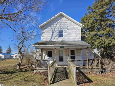 /international/us/6707-n-lumberjack-road-riverdale-mi-110106338210/