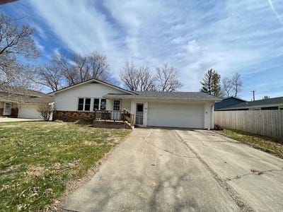 /international/us/517-14th-street-onawa-ia-110108796867/