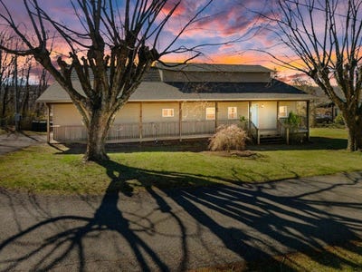 /international/us/6559-cora-lane-radford-va-110098165184/