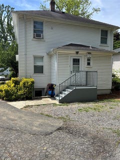 /international/us/261-schenck-avenue-great-neck-ny-110108234678/