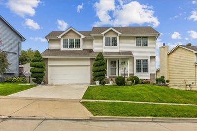 /international/us/5905-applewood-drive-west-des-moines-ia-110119958915/