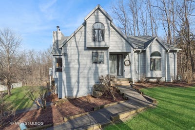 /international/us/1-longwood-court-galena-il-110096949624/