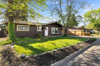 /international/us/922-sw-spruce-street-grants-pass-or-110107419178/