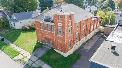 /international/us/208-cherry-street-iron-river-mi-110102465362/
