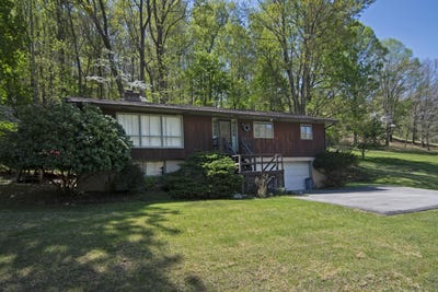 /international/us/618-greenbrier-avenue-hinton-wv-110107651357/