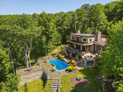 /international/us/165-pennwood-drive-greentown-pa-110099719413/