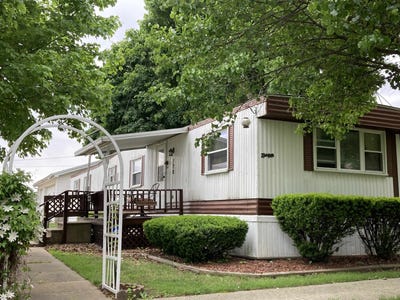 /international/us/120-w-claremont-lanark-il-110099897940/