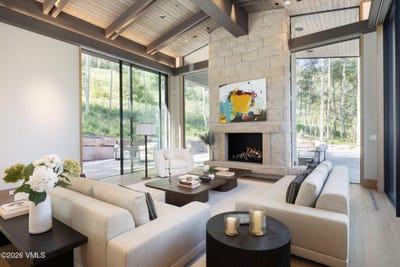 /international/us/466-forest-road-vail-co-110109211471/