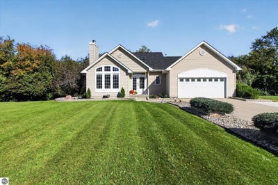 /international/us/317-red-maple-lane-shepherd-mi-110120458951/