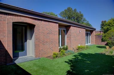 /international/us/2427-e-72nd-street-tulsa-ok-110107314682/