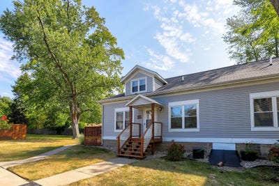 /international/us/07370-north-shore-drive-south-haven-mi-110102778950/