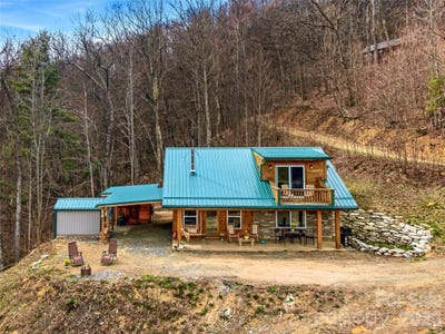 /international/us/131-white-oak-way-hot-springs-nc-110109367925/