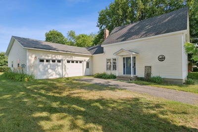 /international/us/13-high-street-fairfield-me-110100983177/