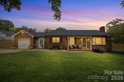 /international/us/300-eastwood-drive-mount-holly-nc-110109978267/