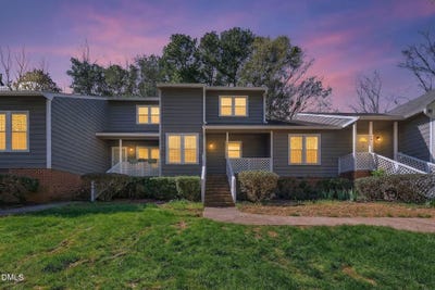 /international/us/102-lake-hollow-circle-cary-nc-110106524353/