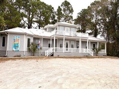 /international/us/406-se-ave-b-carrabelle-fl-110108236481/
