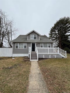 /international/us/26-roslyn-street-islip-terrace-ny-110106922267/