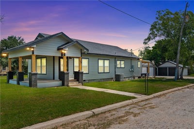 /international/us/410-e-lott-street-beeville-tx-110100882903/