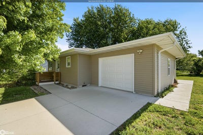 /international/us/904-s-main-street-mount-pleasant-ia-110108089724/