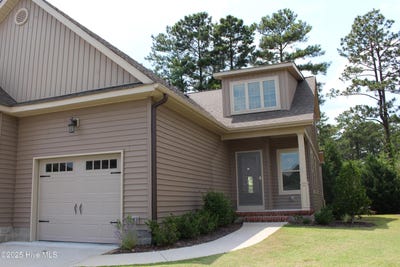 /international/us/16-cypress-circle-southern-pines-nc-110100564077/