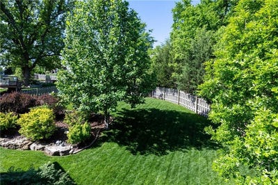 /international/us/7100-woodland-drive-shawnee-ks-110108032548/