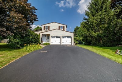 /international/us/8379-golden-larch-lane-clay-ny-110100998753/