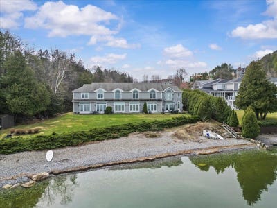/international/us/38-pebble-beach-road-colchester-vt-110107464240/