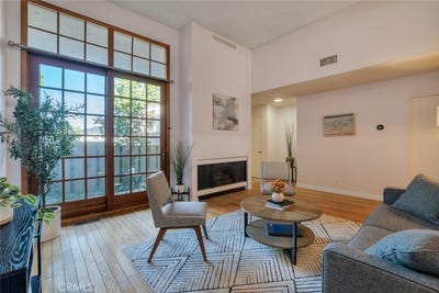 /international/us/4173-w-sarah-street-burbank-ca-110107516382/