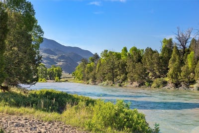 /international/us/us-hwy-89-s-gardiner-mt-110108140271/