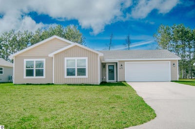 /international/us/2632-plover-drive-traverse-city-mi-110106621462/