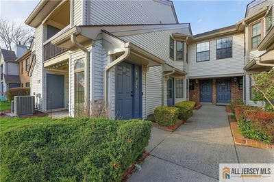 /international/us/207-sunshine-court-sayreville-nj-110108690509/