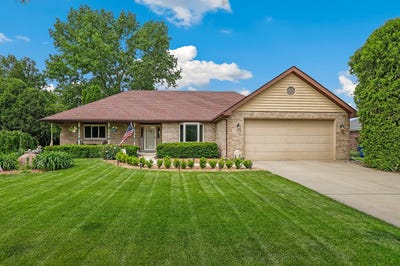 /international/us/220-grant-avenue-frankfort-il-110108296336/