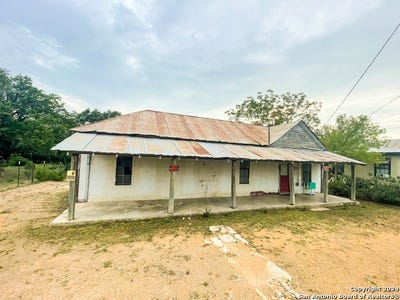 /international/us/312-james-st-brackettville-tx-110093482192/