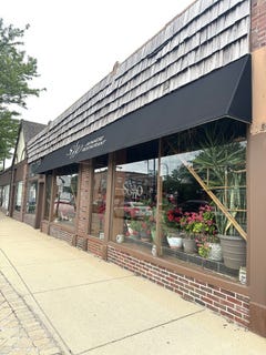 /international/us/100-w-main-street-barrington-il-110109024415/