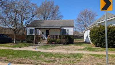 /international/us/911-n-elm-street-champaign-il-110106759130/