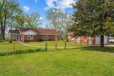 /international/us/155-n-hickory-street-forsyth-mo-110108017676/
